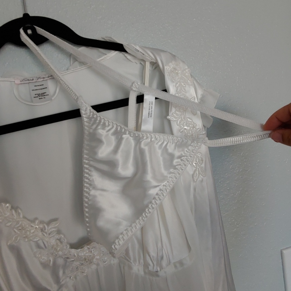 Ladies Nightgown & Robe - Picture 3 of 8